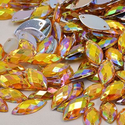 Το υλικό γυαλιού ράβει σε Rhinestones 14 απόψεις εξαιρετικά λαμπρές για τα φορέματα/τα πουλόβερ